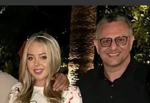 特朗普的两个女儿在老爹获胜之后，终于获利了。

伊万卡的公公出任驻美大使。
小女
