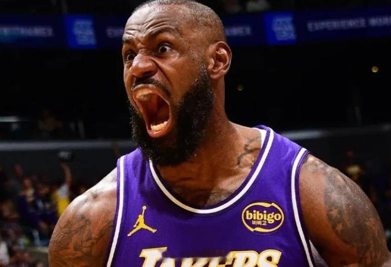 美媒纷纷刷屏转发并且直呼：我的天呐，太不可思议了；Omg LeBron瞬间登上推