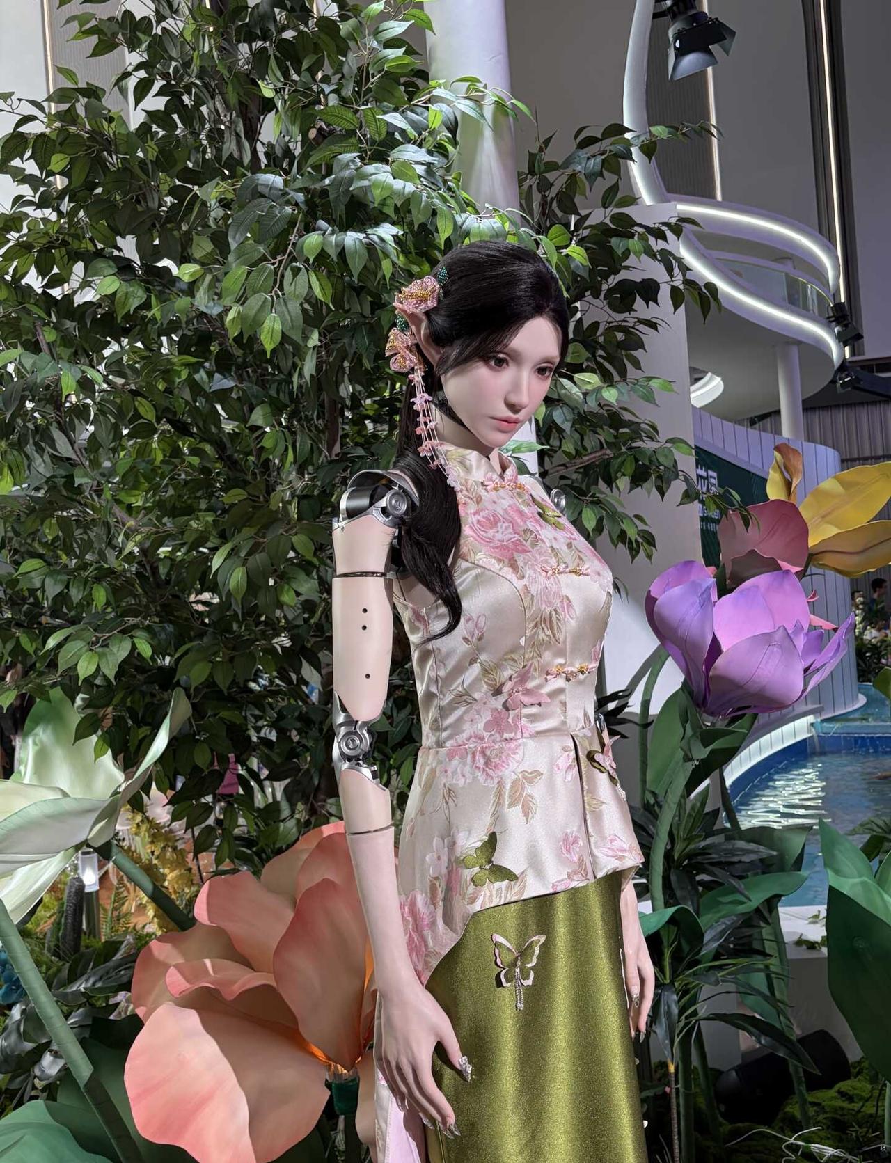2026世界机器人大会暴走攻略
特意赶着工作日来机器人大会，就怕周末人多，但是没