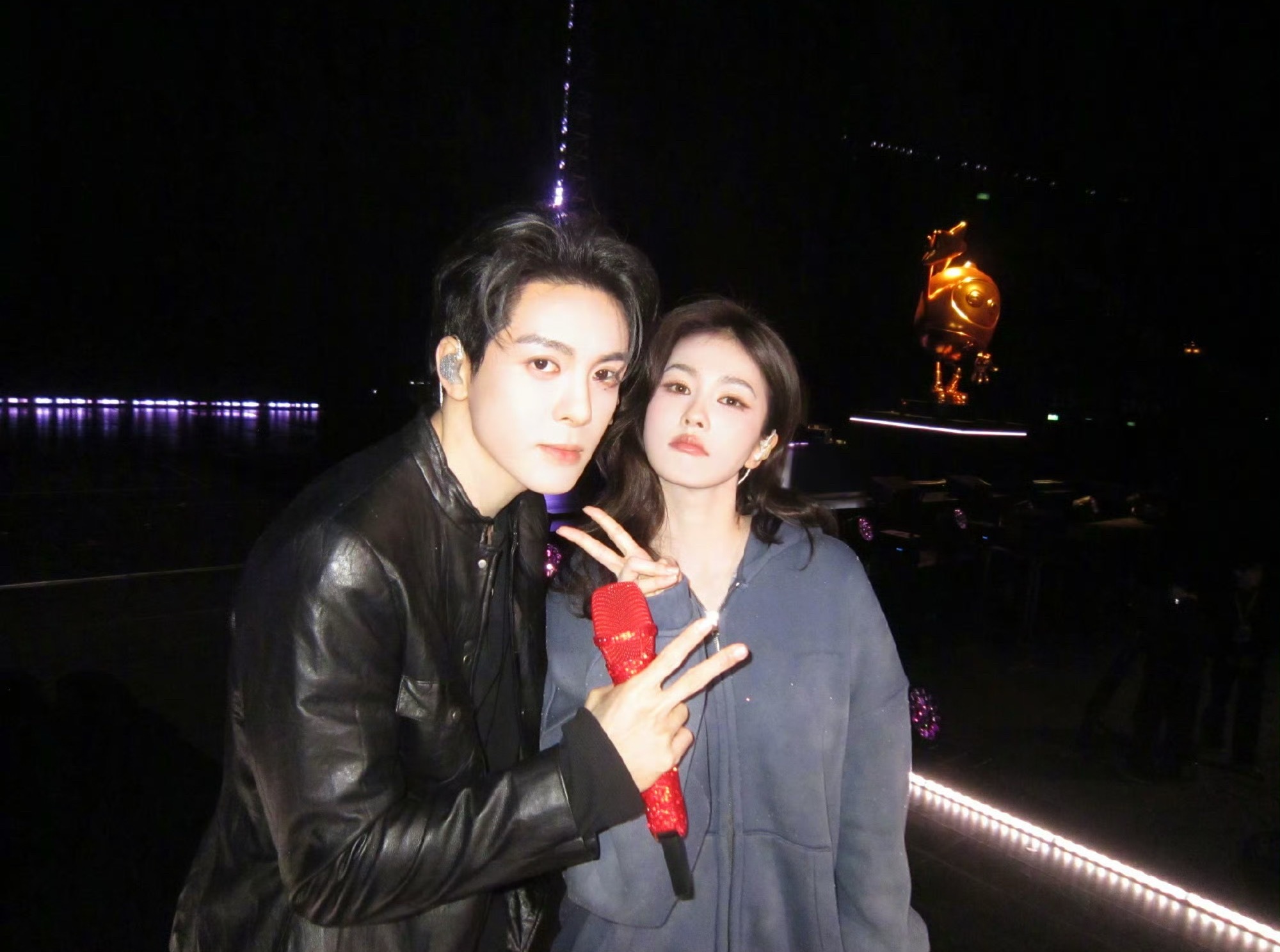 白鹿曾舜晞关系好成这样了合唱抱完互怼，互怼完又护着，这对铁磁甜得没章法！ 