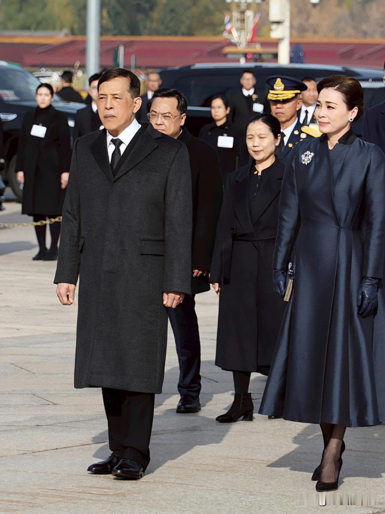 中泰混血的泰国王后苏提达新造型真是太美了！不愧是正宫娘娘，45岁的她发福后迎来颜