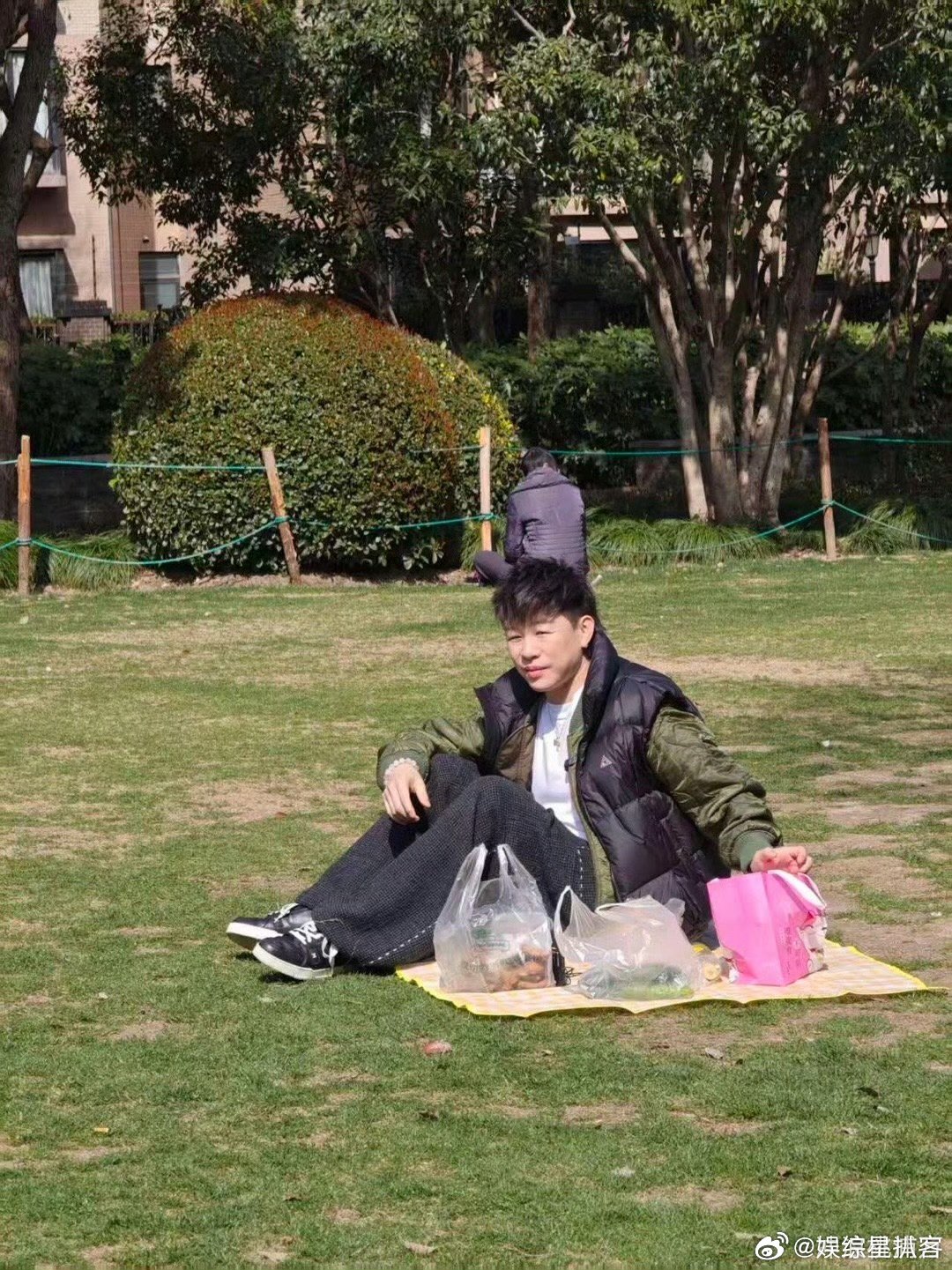 公园偶遇胡彦斌网友公园偶遇胡彦斌 越接地气越让人喜欢，说的就是胡彦斌！ 