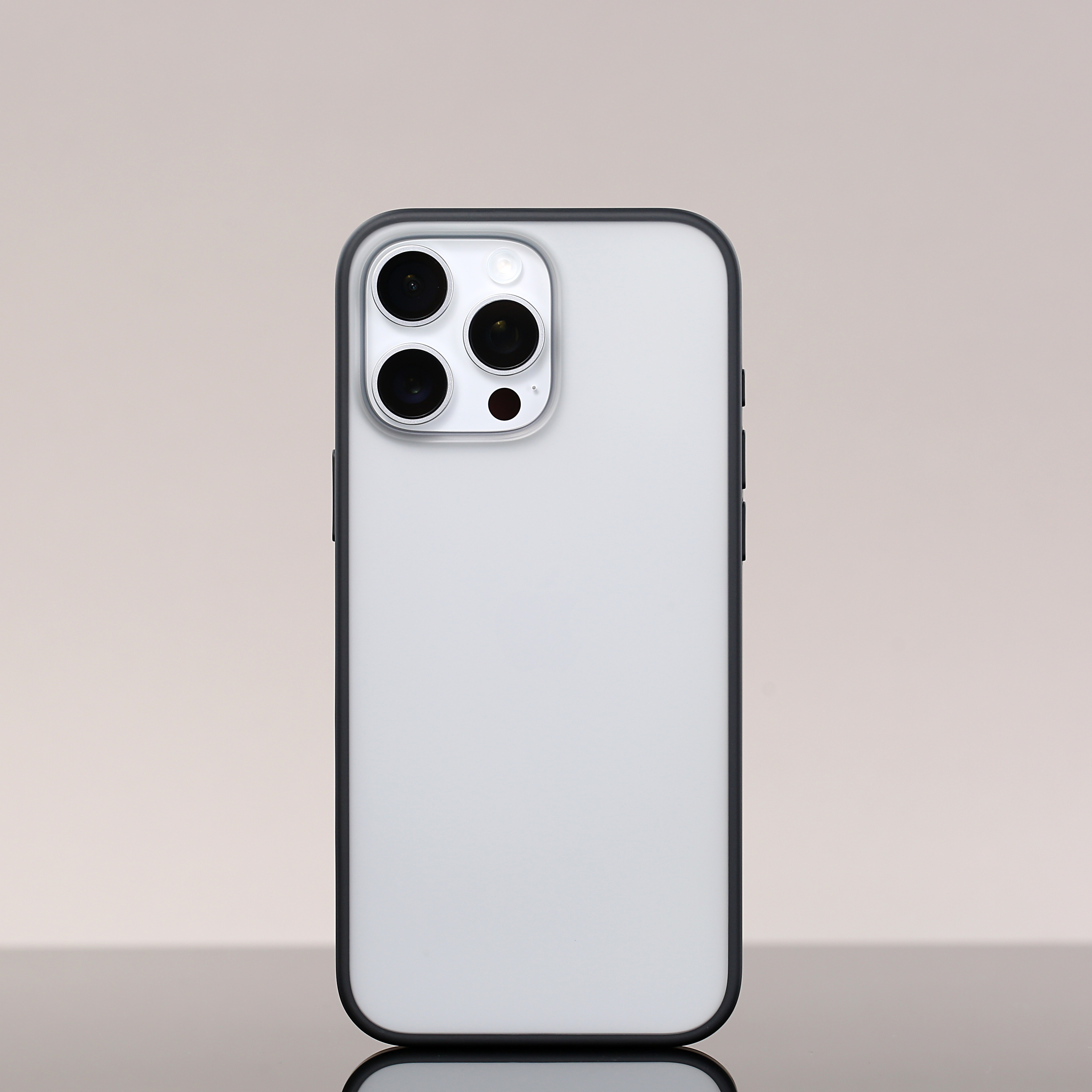 iPhone16Pro/Max 的013让人印象深刻的应该是它的手感，这类壳子做