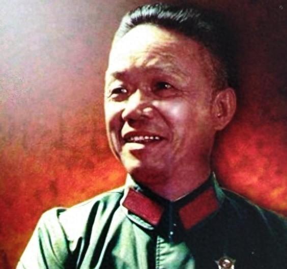 1947年1月18日凌晨三点，长白山深处的雪仍在下，篝火被寒风吹得噼啪乱响，四纵