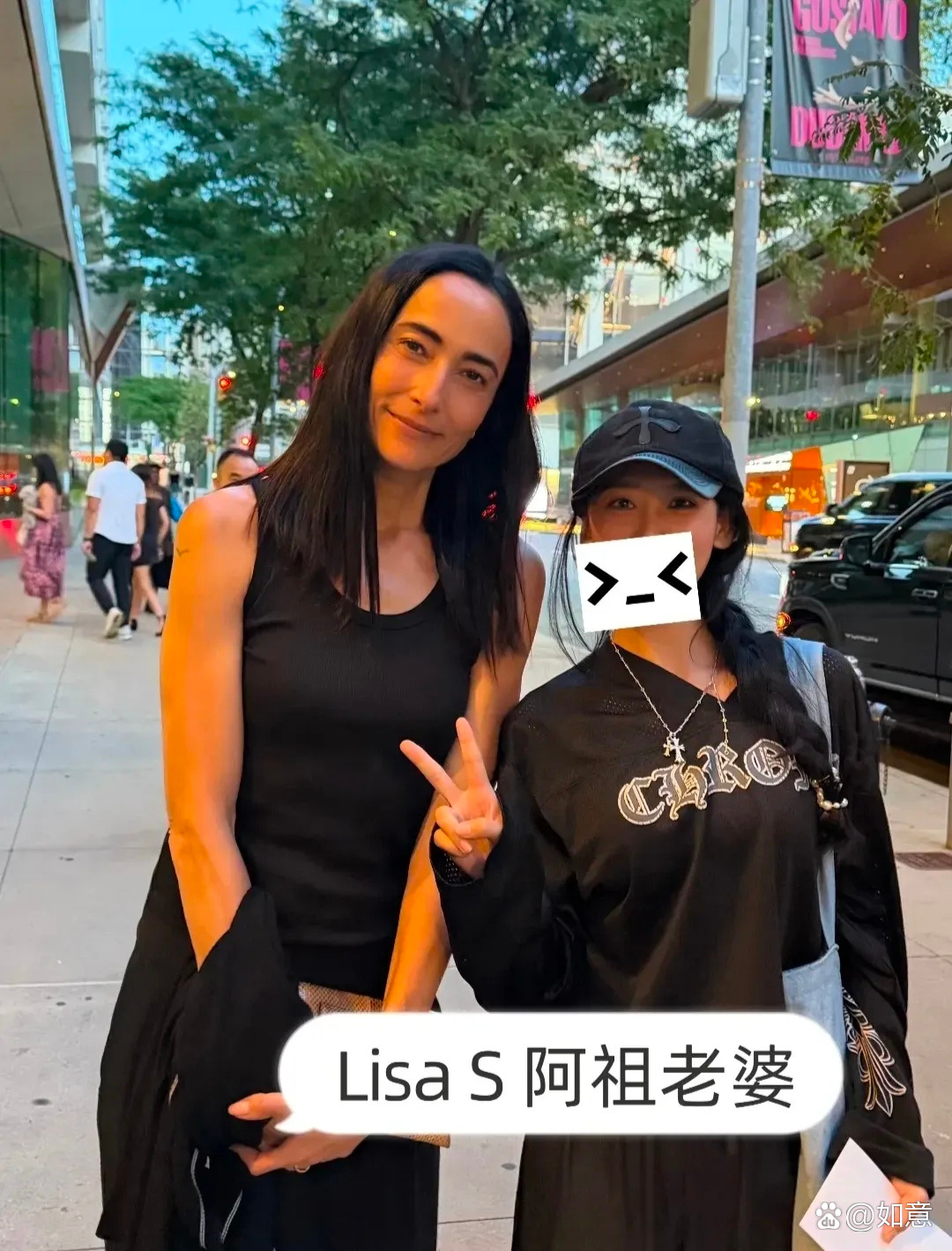 网友为美国偶遇吴彦祖夫妻俩，生图阿祖老婆变化好大啊，简直就是披着长发的阿祖！ 