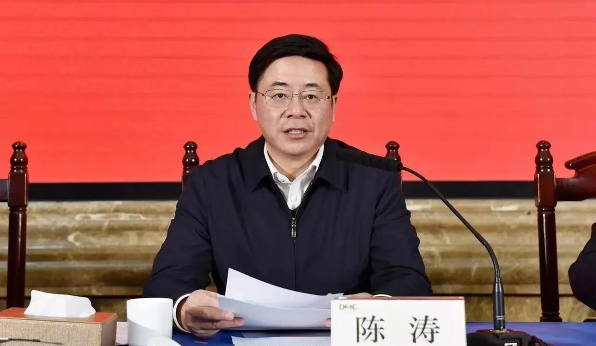 陈涛任汕头代市长，陈涛生于1971年，现年53岁，原任江苏商务厅长。这事儿一出，