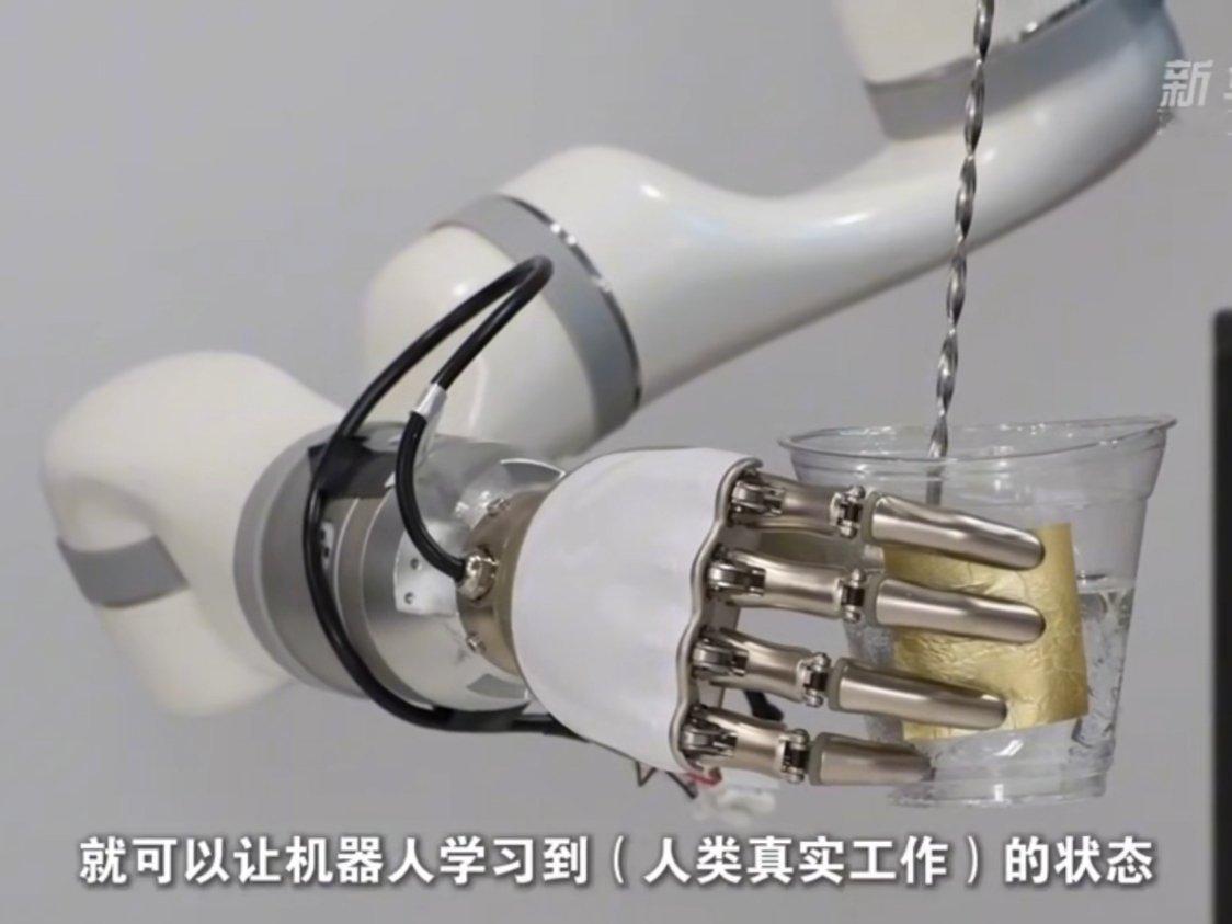 外滩大会看机器人如何学会干活去年看机器人只知道机器人会做一些特定的动作，短短一年