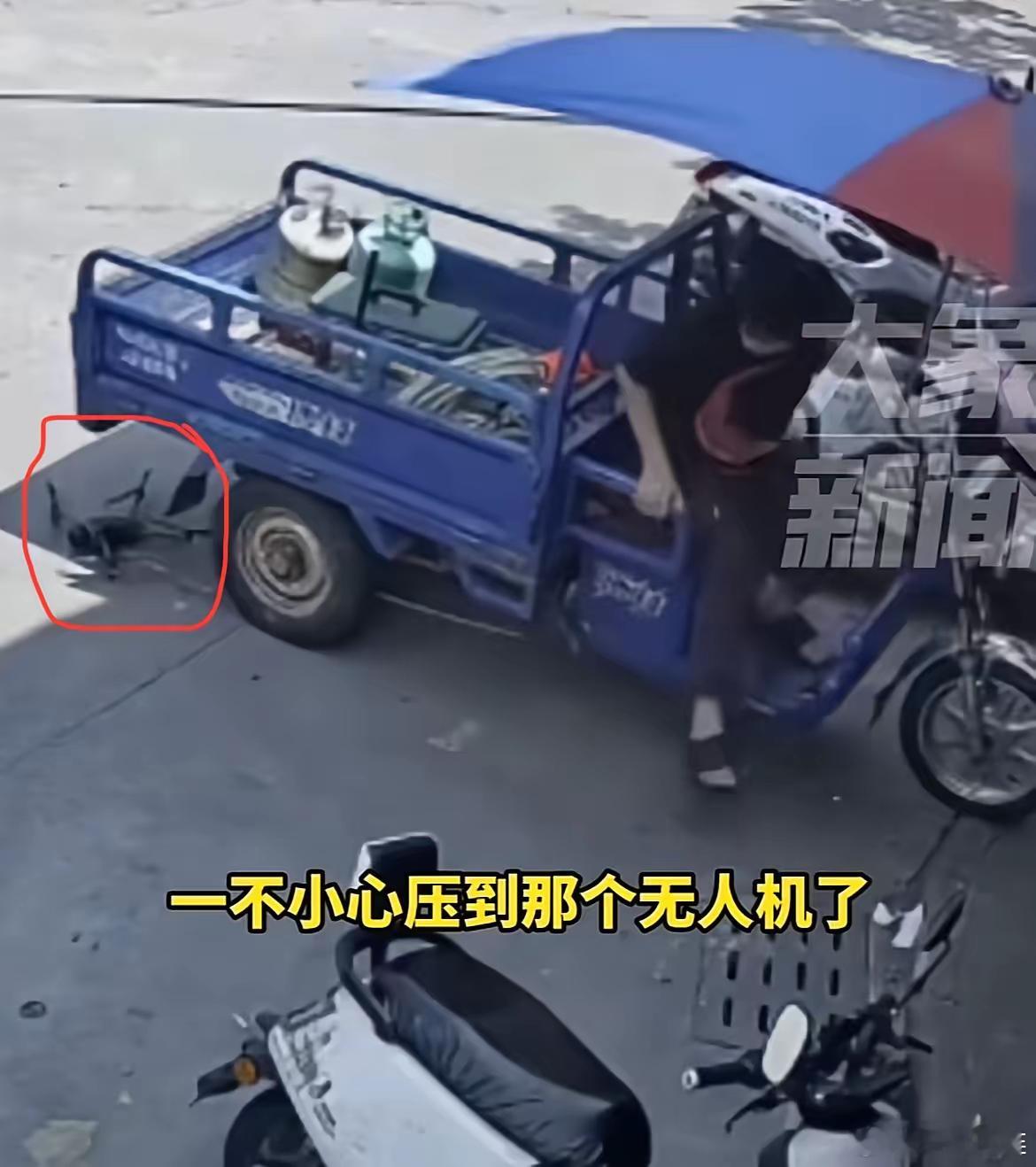 真是天降横祸，​一架14000元的无人机，落在了广东广州一家店铺门口，店员小伙子