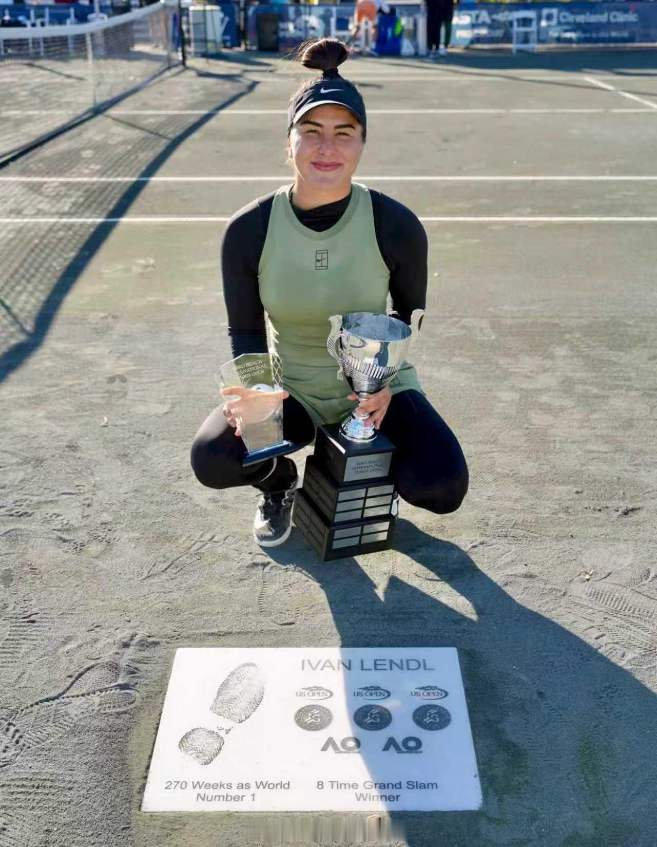 安德莱斯库75k夺冠图这个嘴唇