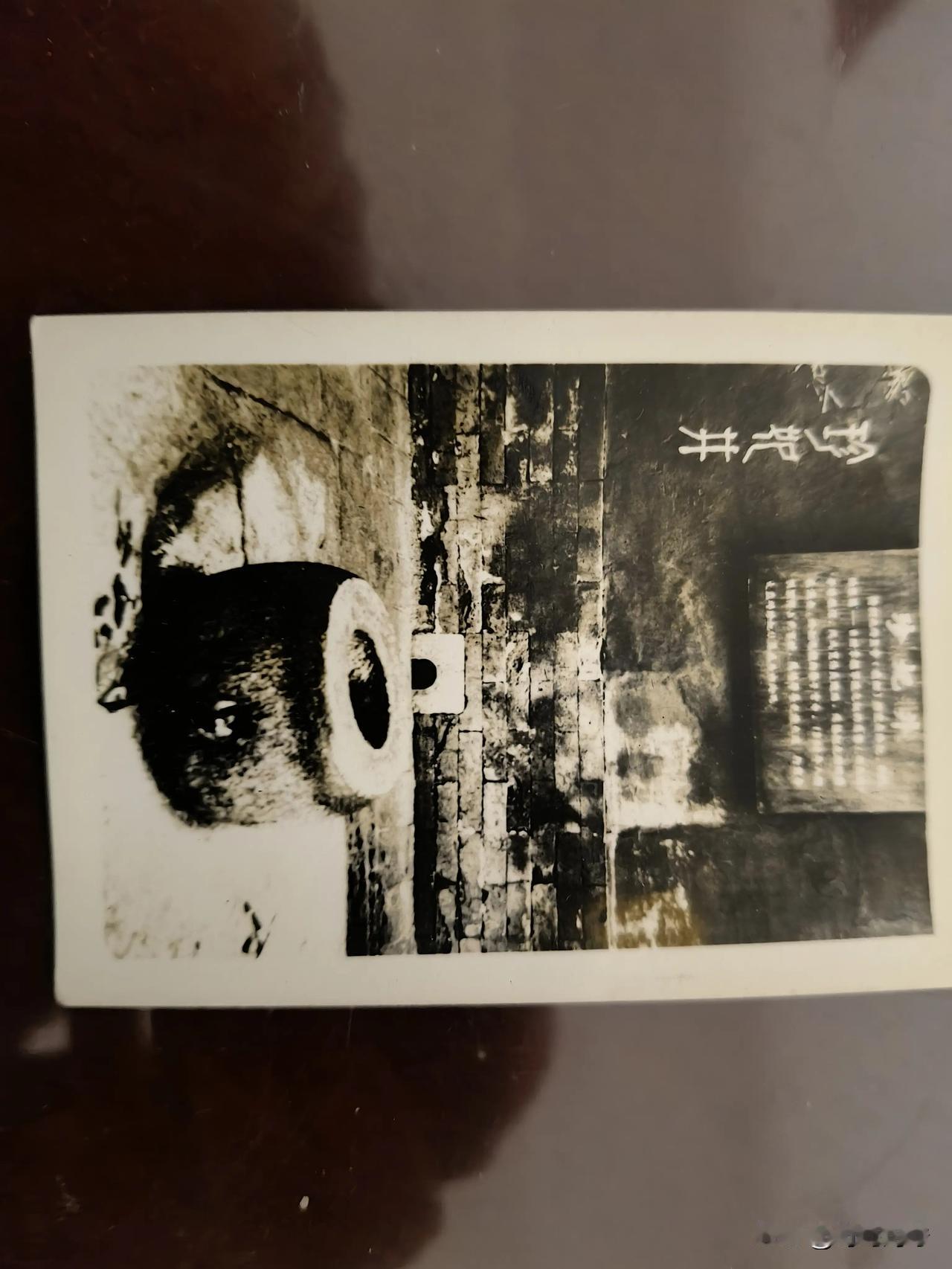 这次回老家没想到打扫卫生的时候从家里翻出来这些旧照片，忘记是哪一年北京故宫的情景