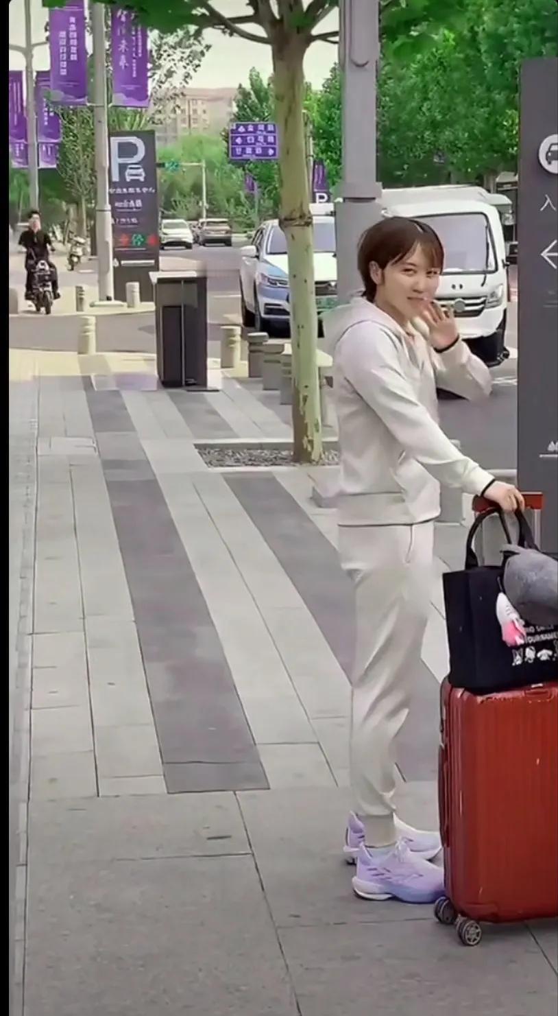在莎莎的影响下，把每个人都看顺眼了[憨笑]感觉平野也挺可爱的[憨笑]
平野这次乒