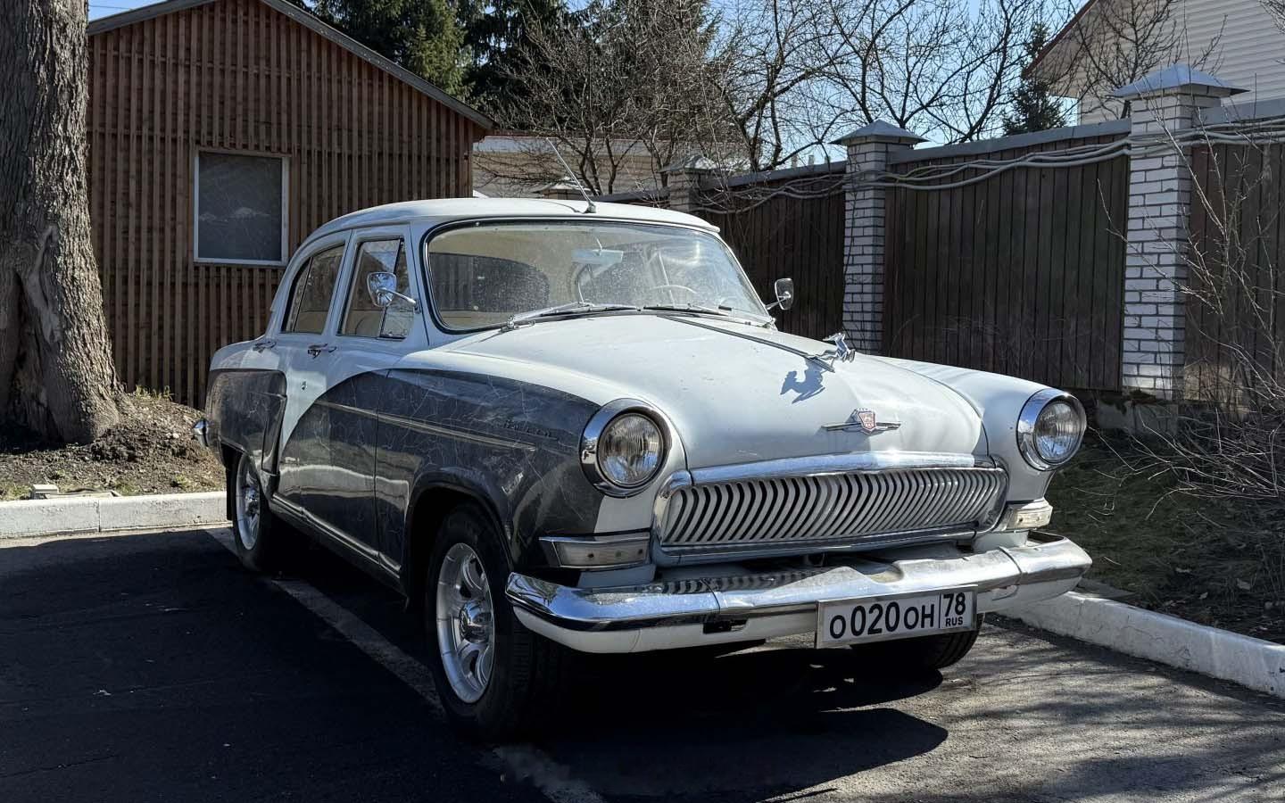 GAZ-21 / BMW 7-series / Dodge Challenger