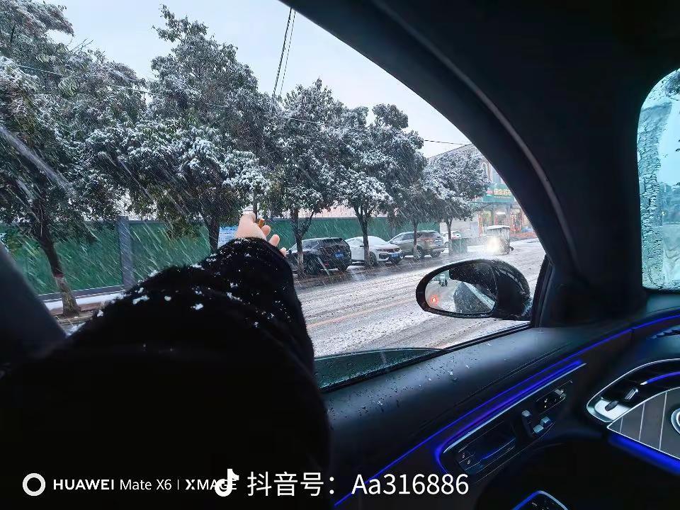 生活在催我长大，年龄在催我赚钱