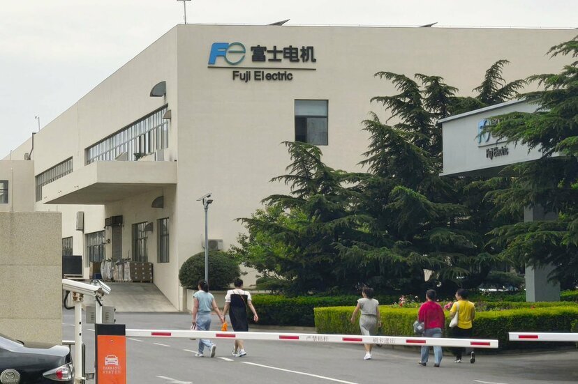 共同社报道，对于两名日企高管试图走私稀土相关物品被中国相关部门拘捕，一位常驻大连