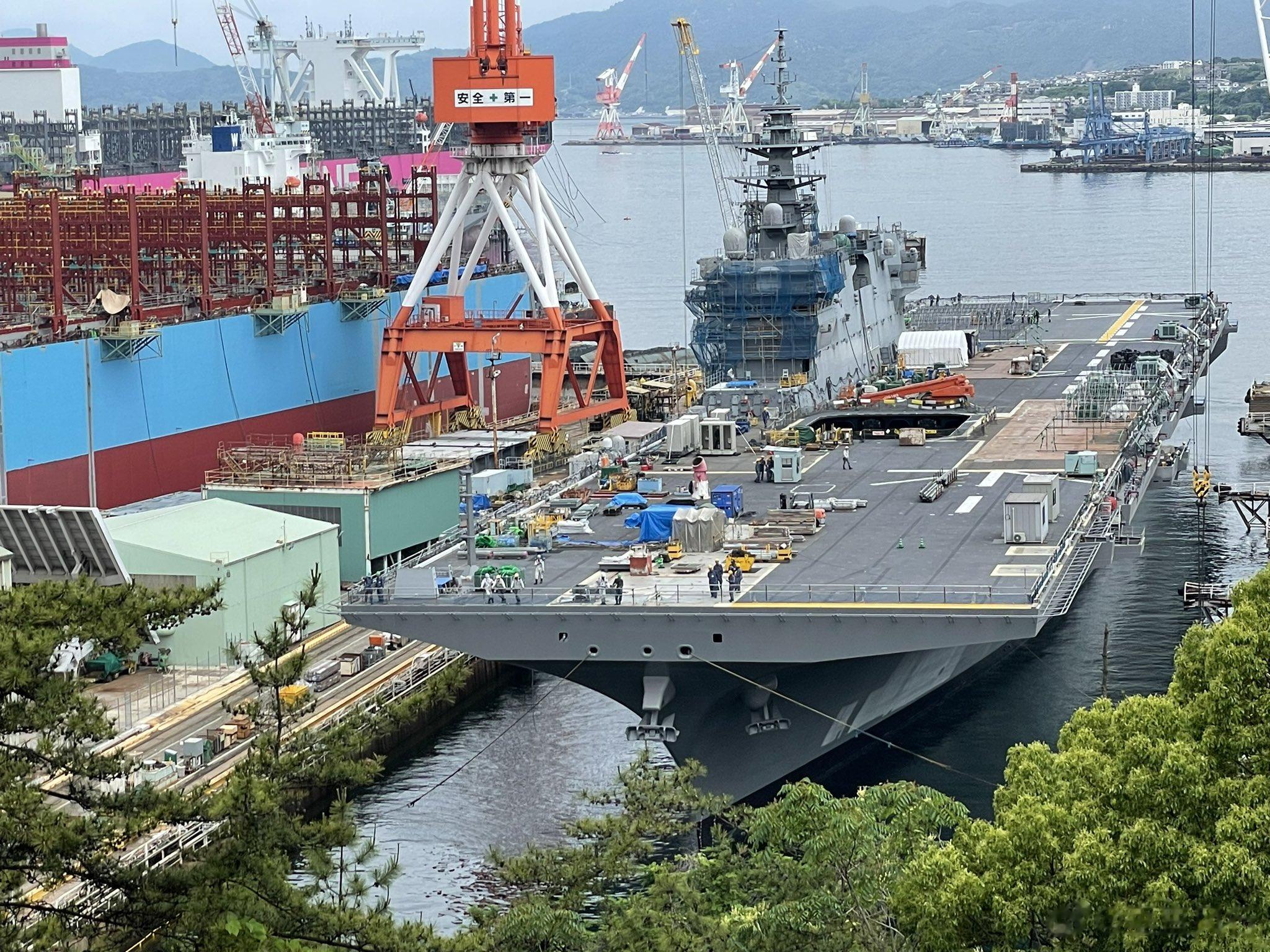 改造接近完工的加贺舰#海军[超话]##武器装备[超话]# ​​​