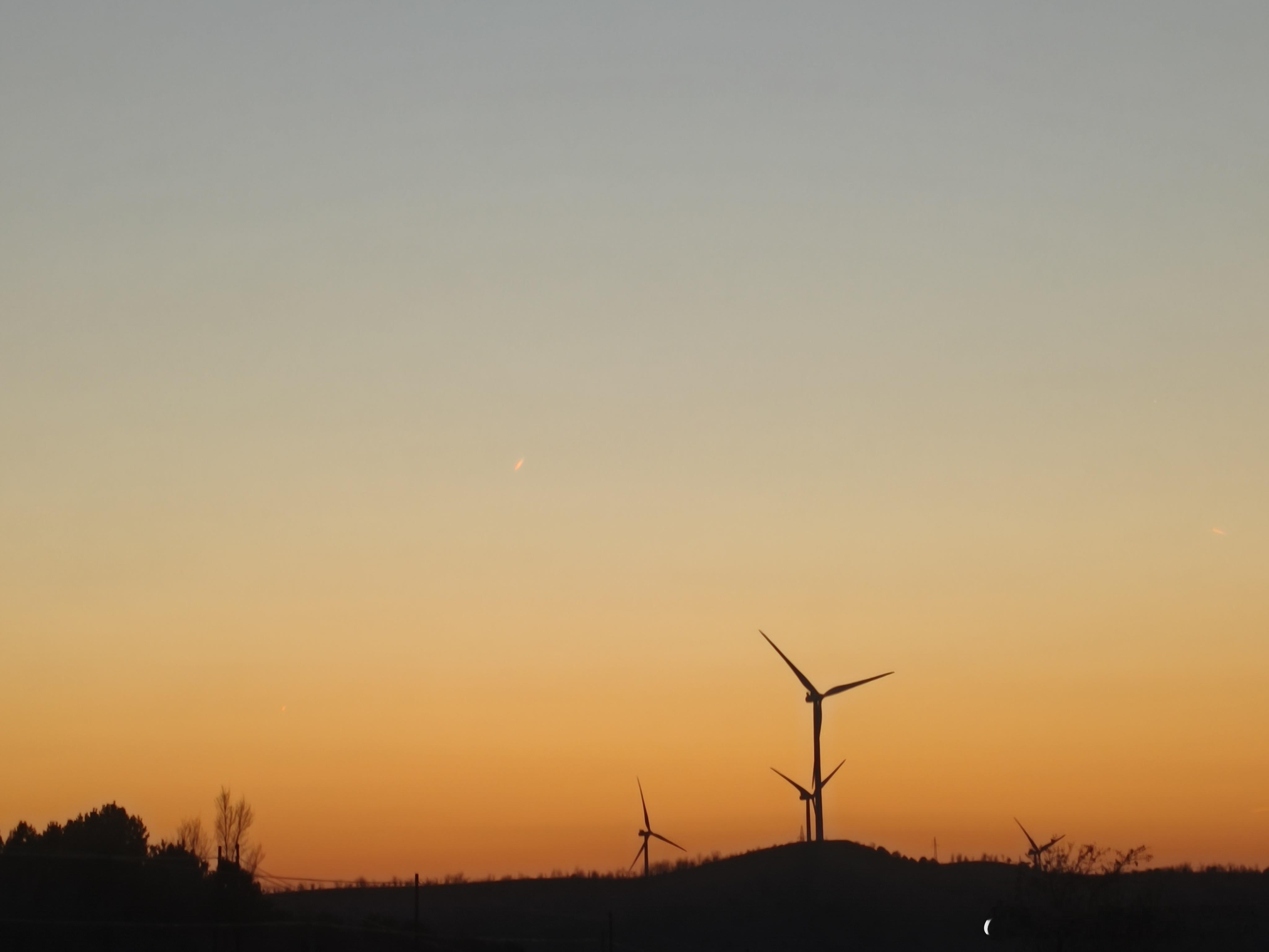 人到中年，就是一部《西游记》。悟空的压力，八戒的体型，沙僧的发型，唐僧的唠叨，还