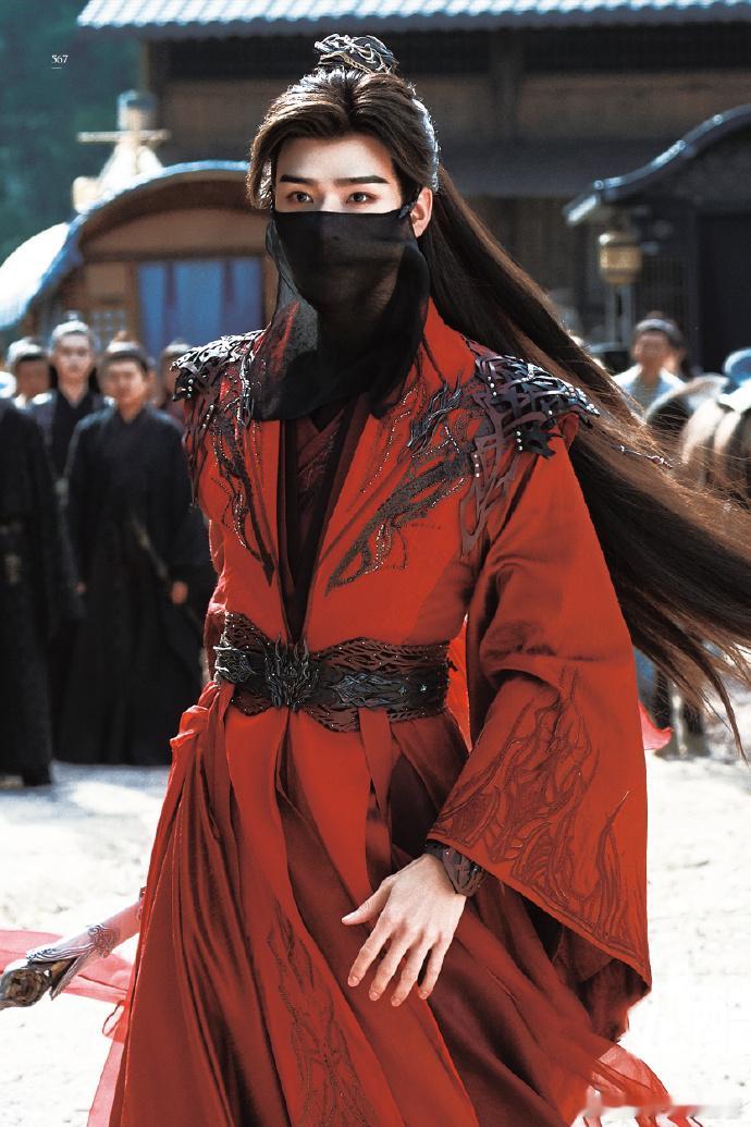 龚俊暗河传镜头美学龚俊苏暮雨白发红瞳太绝，打戏流畅到惊叹破碎感拉满，紧凑的节奏迅