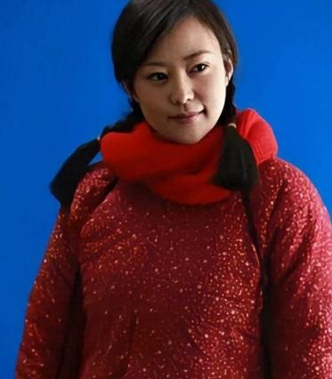 1971年，北京知青邵东平娶了地主家女儿，在新婚之夜，妻子问他：“东平哥，我家出