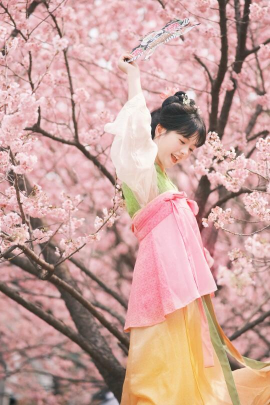 穿汉服去武大看樱花🌸喽