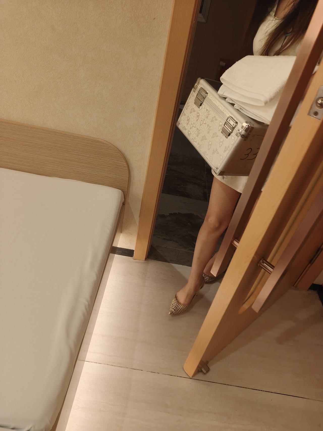 亲上加亲还是隐忧暗藏？一桩四代血亲婚姻引发的议论！

村里的大红灯笼高高挂起，烟