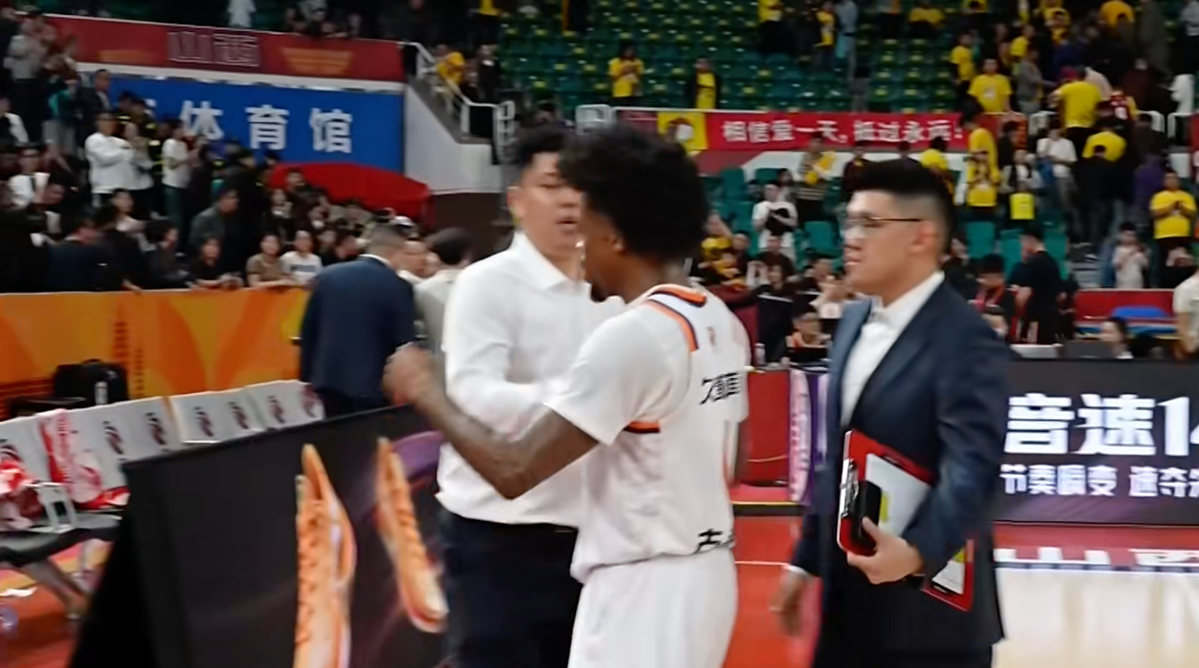 上海久事赛季三杀山西汾酒，已经豪取13连胜，战旧主的古德温砍下31+7，其中31