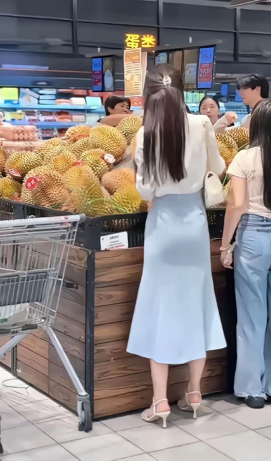 想问问大家，今年的榴莲为什么这么便宜，好多地方都是十几块钱一斤，和以前动辄三四十