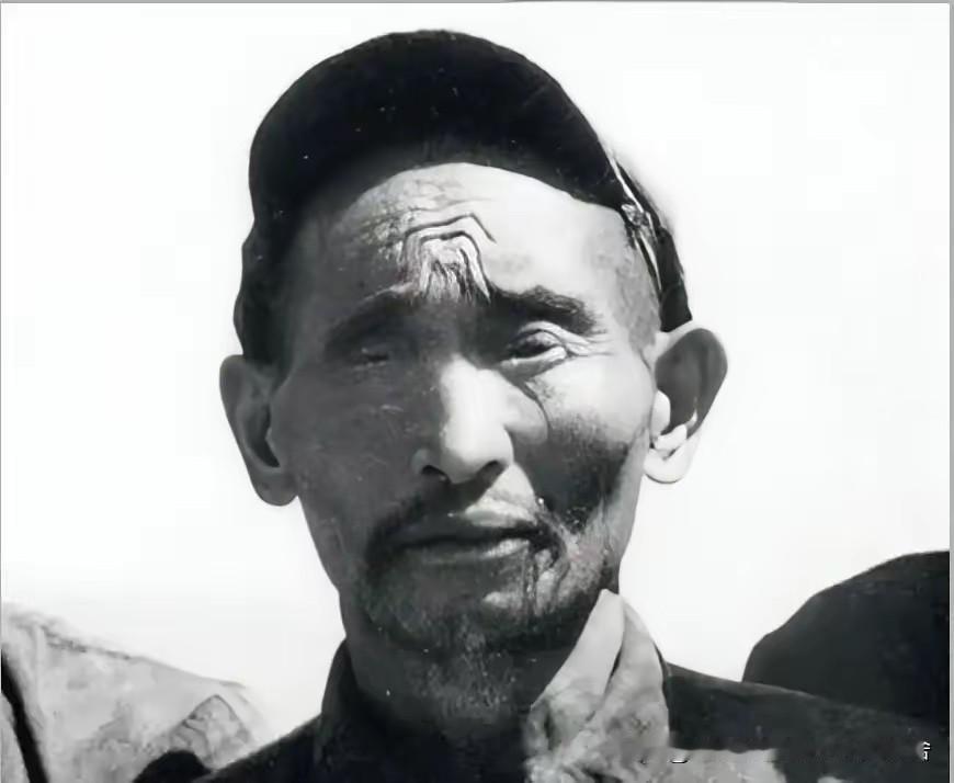 1952年，解放军在大凉山抓到一个独眼土匪，审讯后军区首长震惊：这不就是17年前