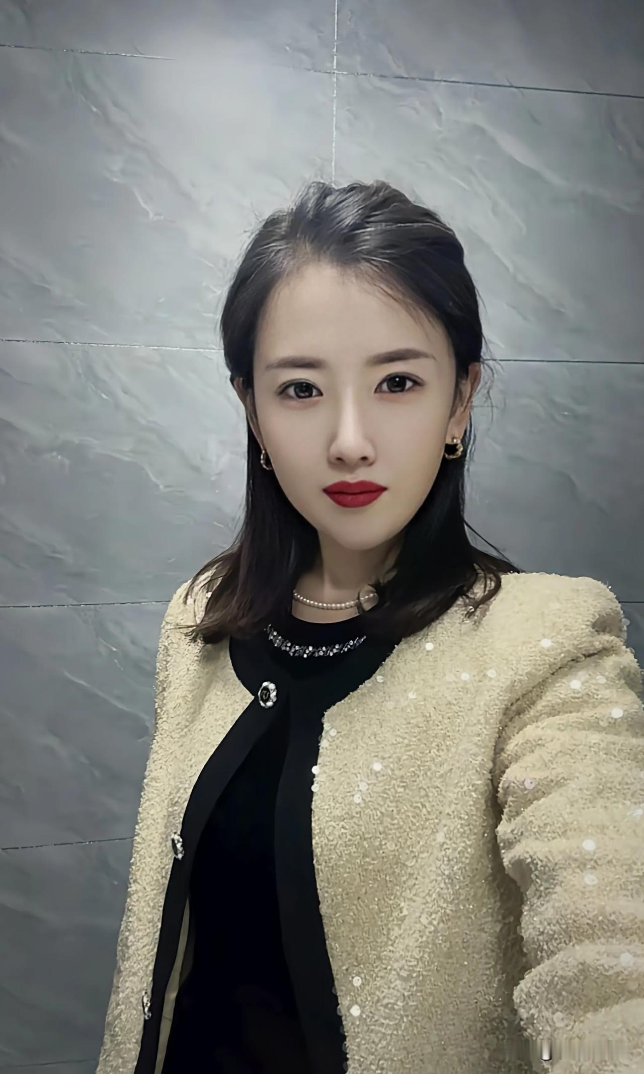 那些能让你相信荒谬之事的人，也能让你犯下暴行。

——伏尔泰记得泰戈尔说过 阿德