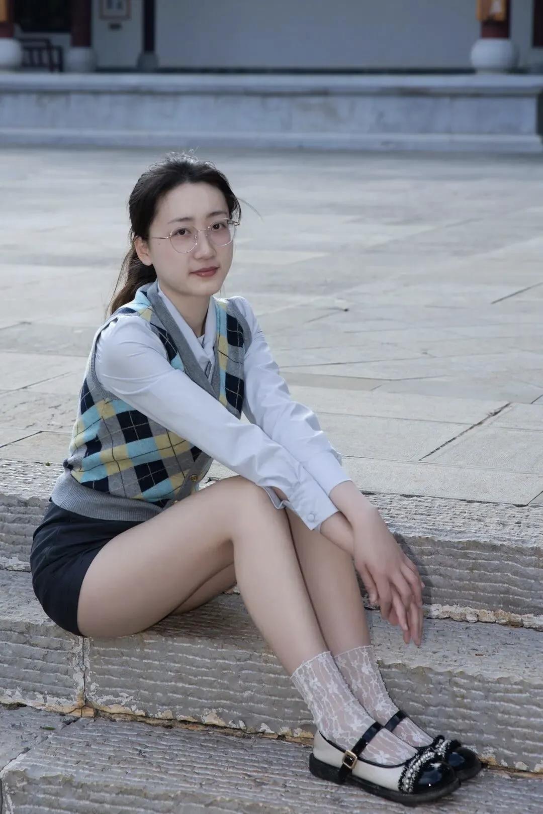 拍成熟女人的人像，关键在于捕捉她们独特的美感。要拍出高级感，得先抓审美内核。气质