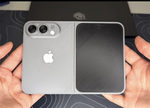 折叠屏iPhone外观实锤折叠屏iPhone外观彻底实锤，横向书本式内折没跑了！