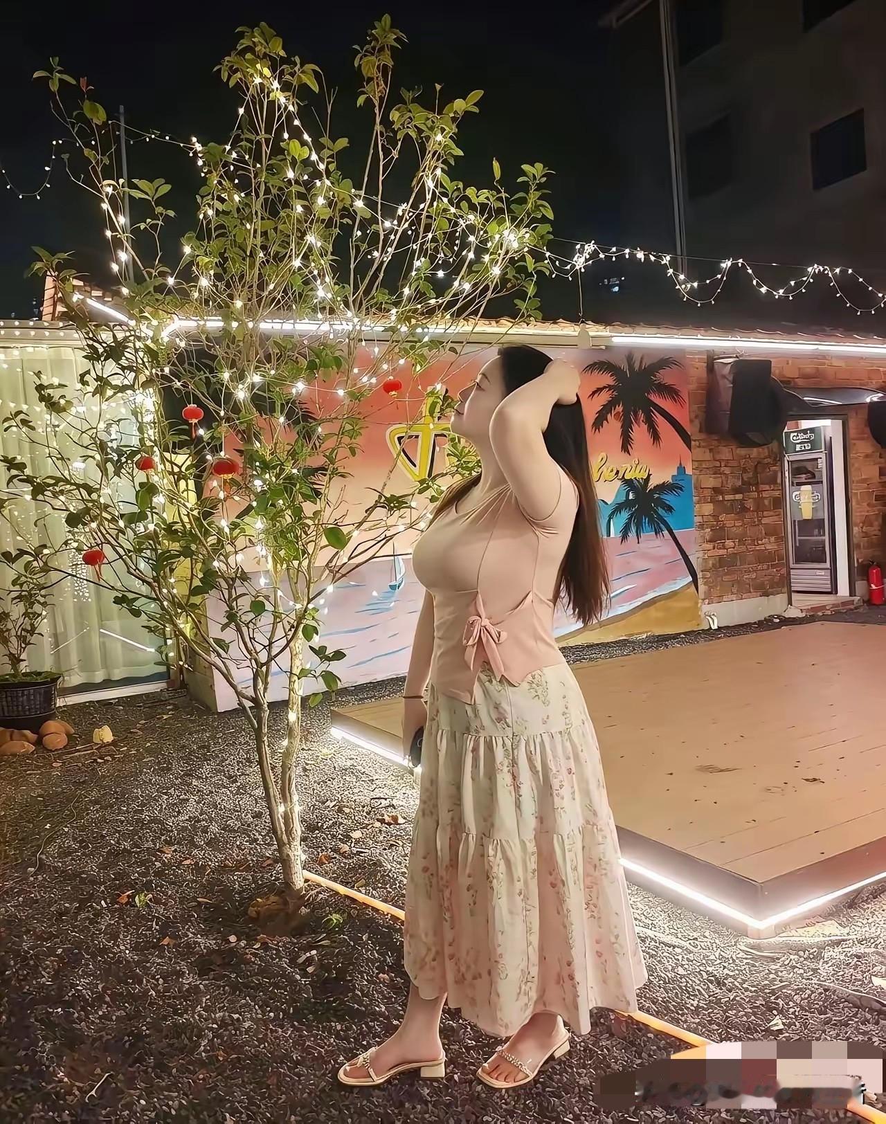 你爱你的老公吗
你爱你的老婆吗
爱
是真爱吗
99%都不是
不过都是为了生活的苟