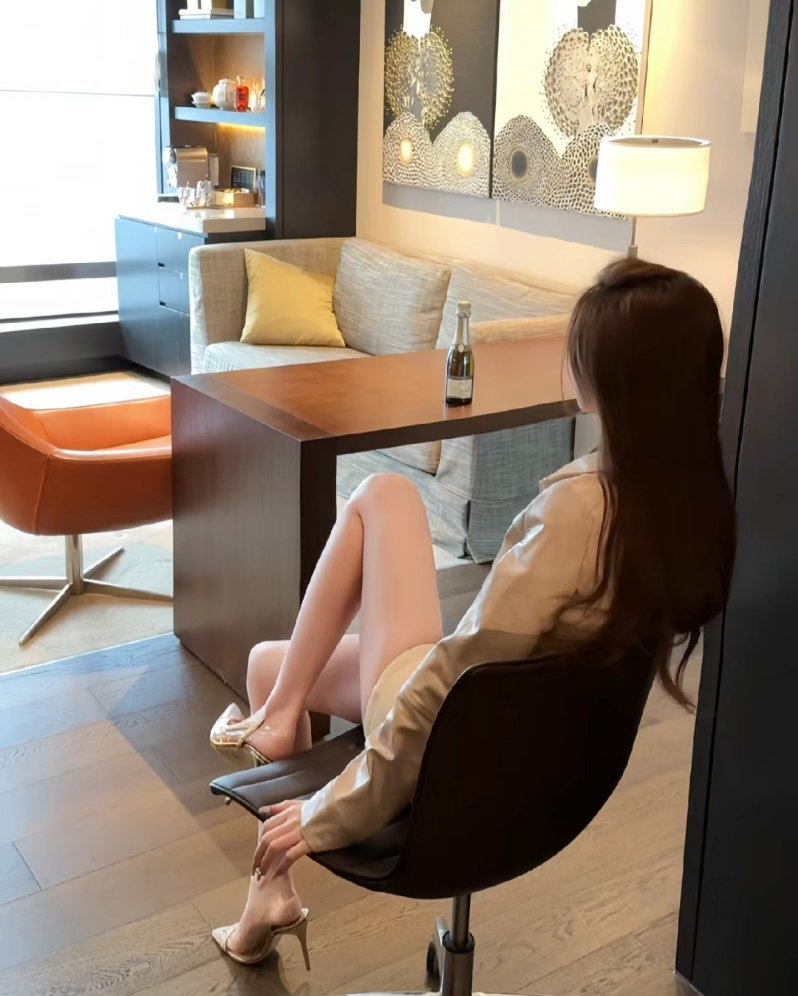 当你学会了装傻 懂得了扮哑 突然就会发现 心知肚明的事 其实不必去言说 而言不由