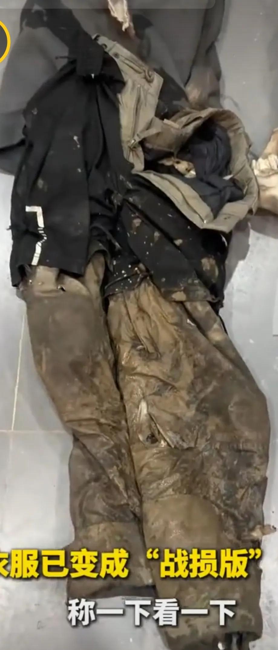 男子荒野求生32天
荒野求生32天后退，像极了“流浪汉”瘦了20斤，下山吃泡面了