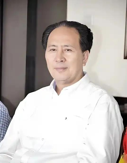 1994年秋天，河南平顶山法院行政庭长许国寅在北京出差，坐上出租车刚报完地址，司