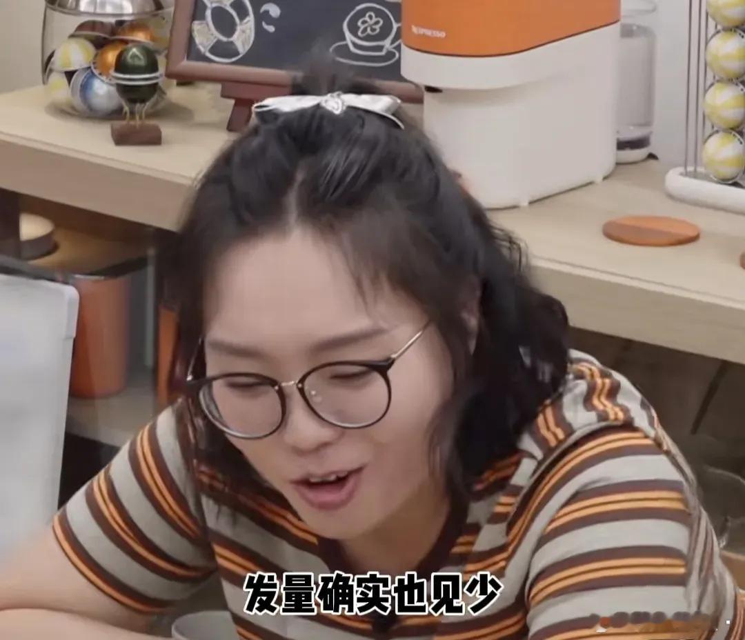 李雪琴说自己发量少，黄明昊:“用米诺地尔。”李雪琴非常惊讶:“你用过米诺地尔？”