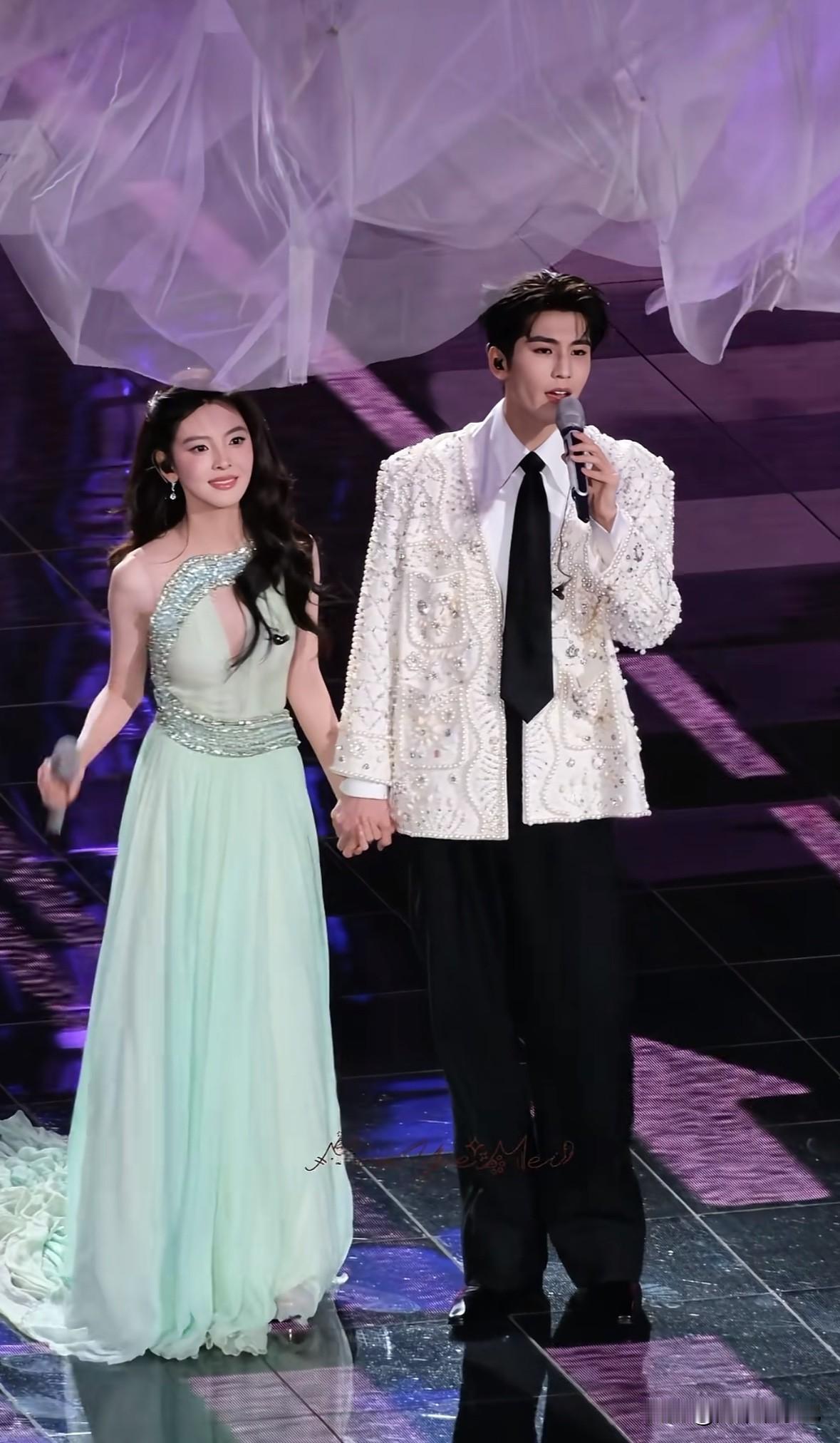 男帅女美，非常养眼！