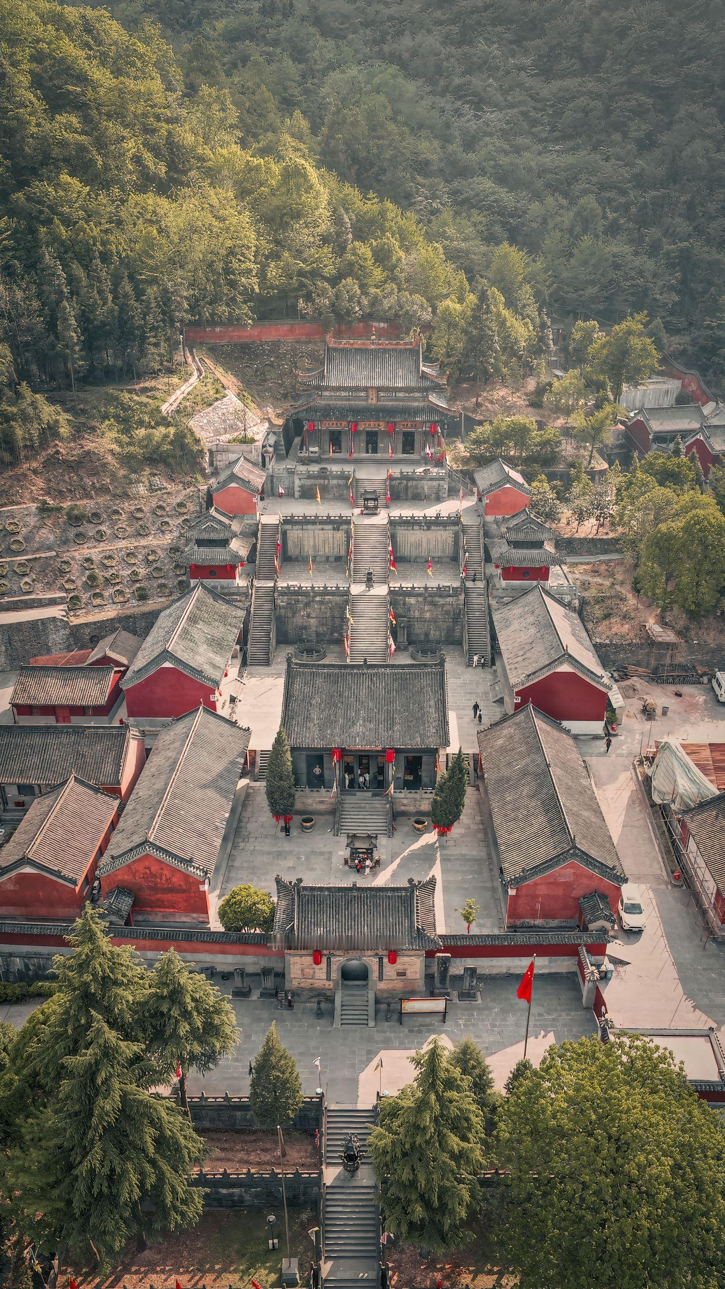 周行六合，威摄万灵；无幽不察，无愿不成。武当山 ​​​