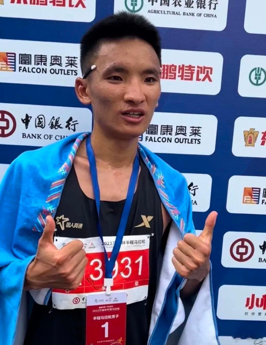 今早丰配友在西班牙瓦伦西亚全马大赛上跑出2:07:06的好成绩，夺得男子组第19