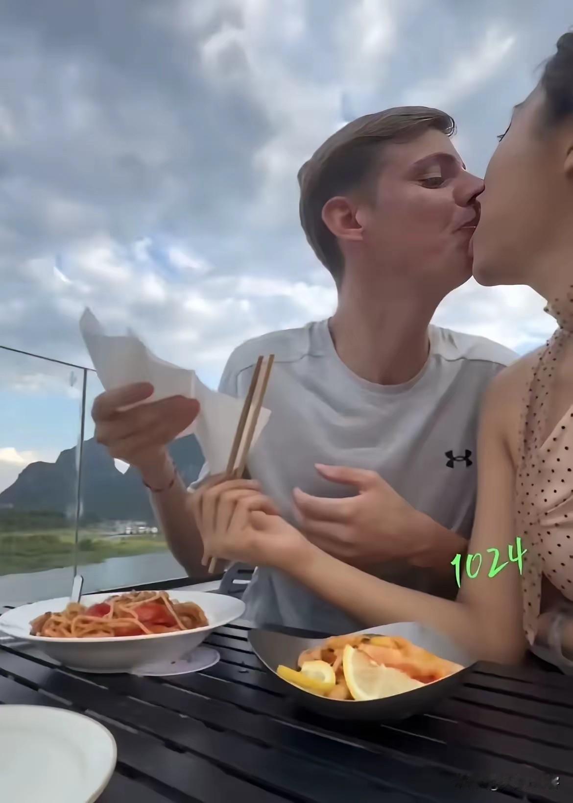 家庭能不能幸福在于女人，国家能不能兴旺也在于女人。男人守卫边疆，给人民提供安全祥