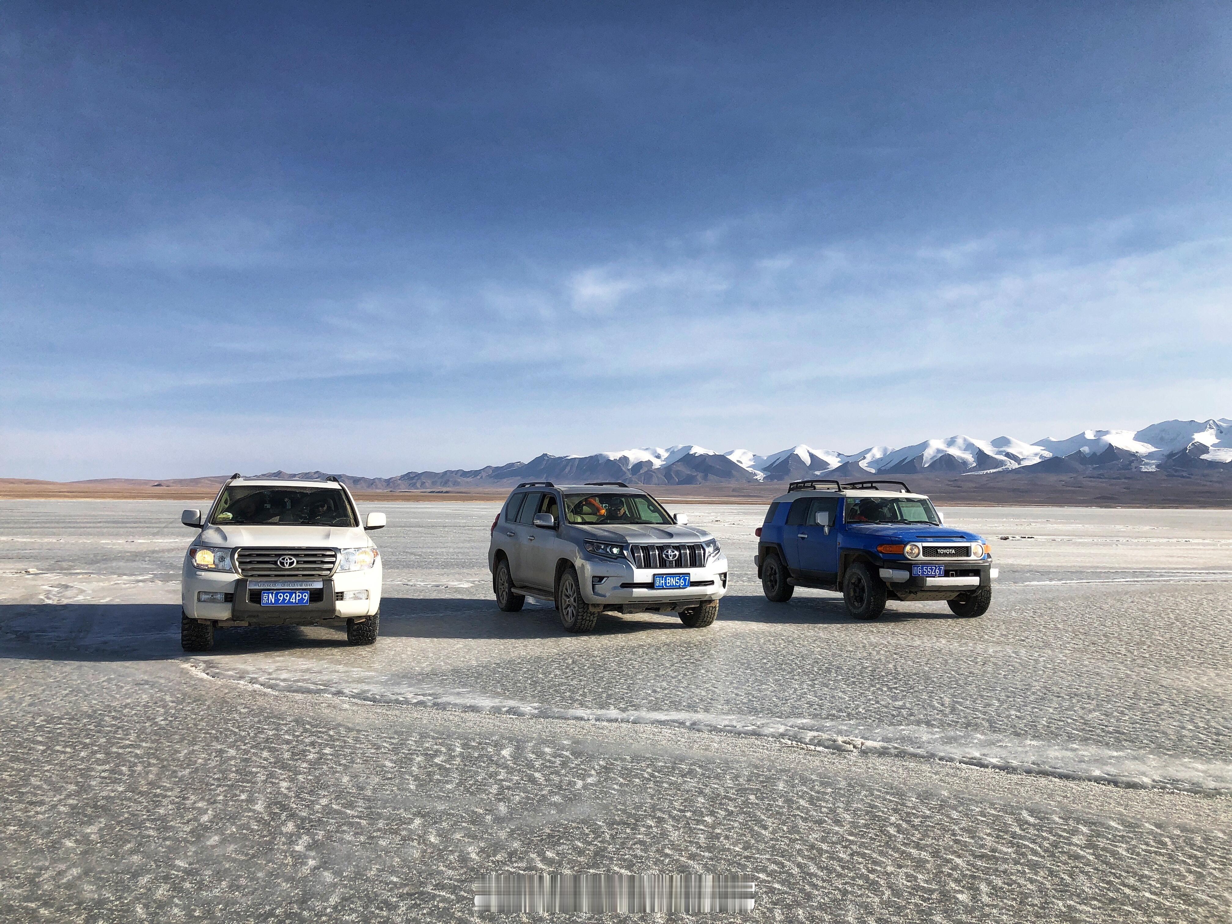 一载有8人汽车在贝加尔湖沉没冻得再瓷实的冰湖也有裂缝和呼吸孔，以前是胆大运气好，