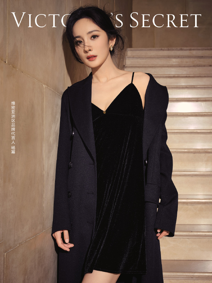 #杨幂维密纯欲风穿搭##杨幂维密代言新图#杨幂毫不费力的美才更有杀伤力，纯欲风杨