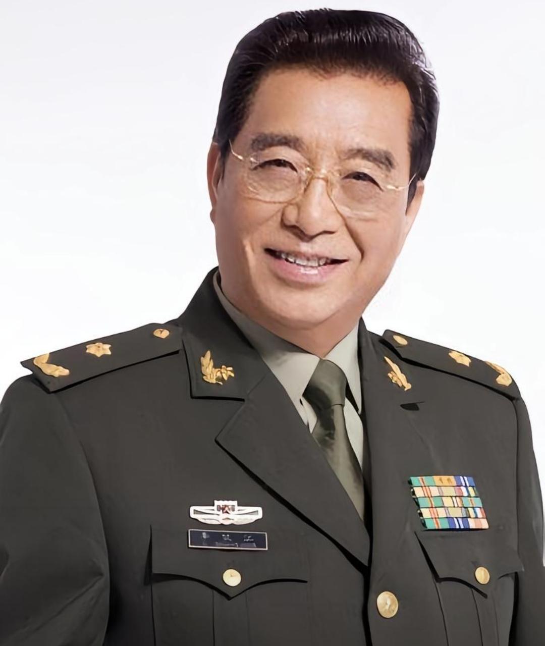 86岁李双江仍在县城接商演，一旁轮椅惹人心疼娱乐 明星