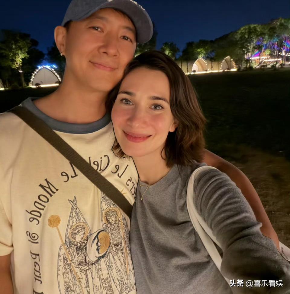 韩庚老婆卢靖姗，难掩幸福！
 
6月11号，韩庚的老婆卢靖姗在社交平台晒出一组庆