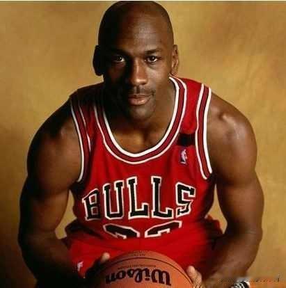 同样是NBA超级巨星，打球挣来的钱，居然只是乔丹财富当中很小的一部分。
 
不少