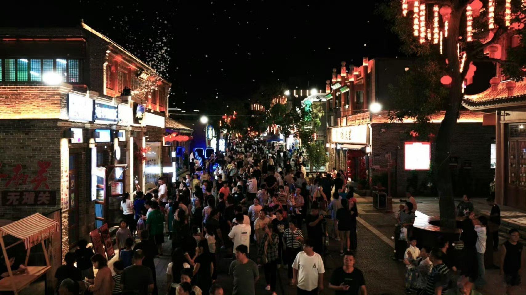 河北有自己的城市限定版恋综 河北这个城市恋综创意真的很新颖独特，天河山锁 死爱情