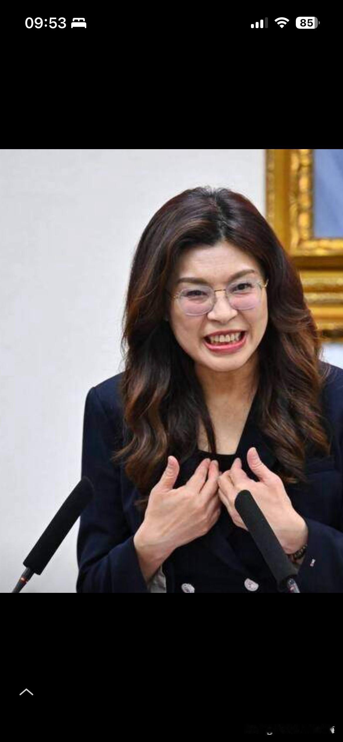 郑丽文真了不起！
郑丽文在内部培训中讲马英九身体状况不太好，要马家人尽快处理！