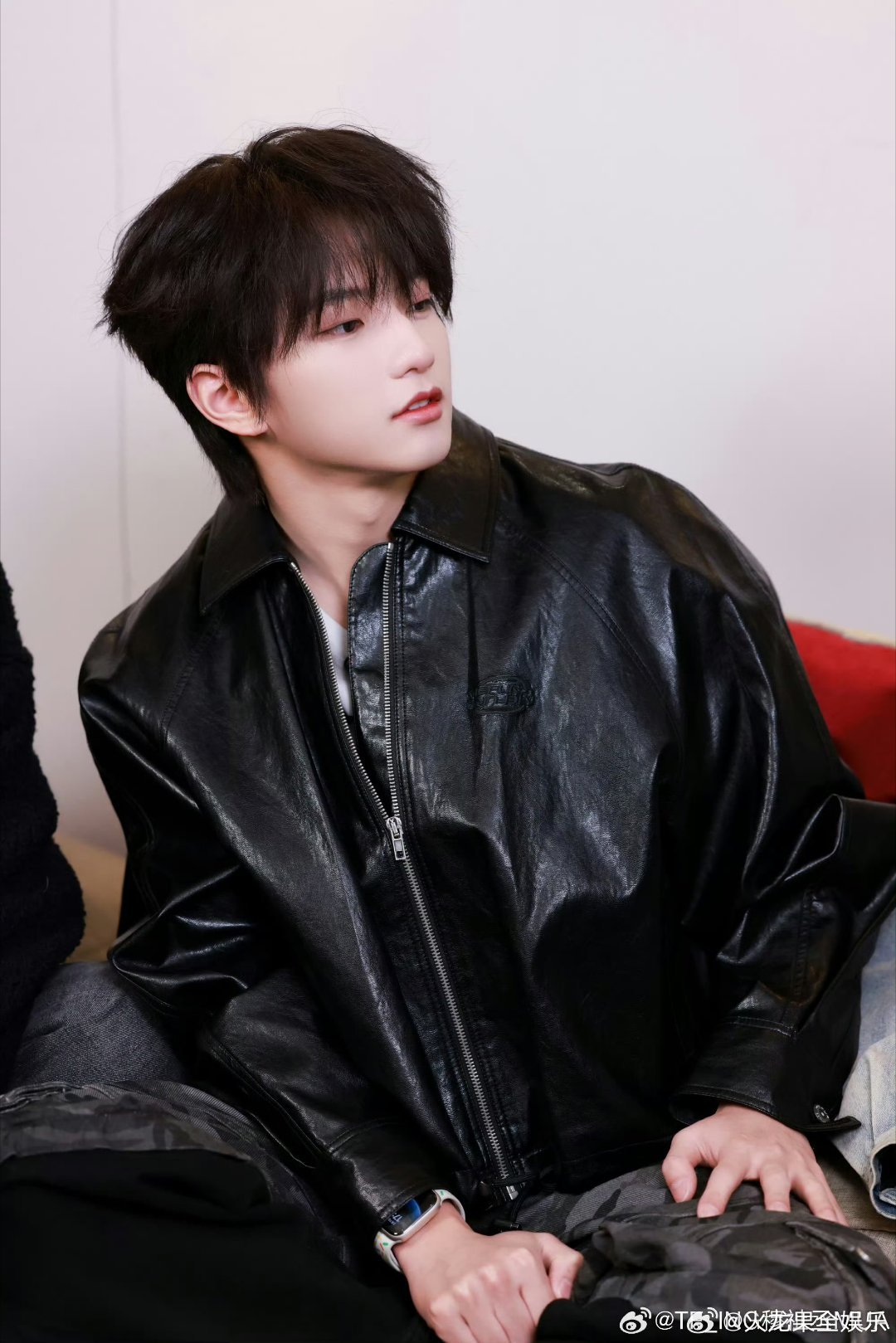 穆祉丞白龙马路透湖南卫视元宵喜乐会 穆祉丞白龙马路透来啦～是清爽又帅气的恩仔呀，