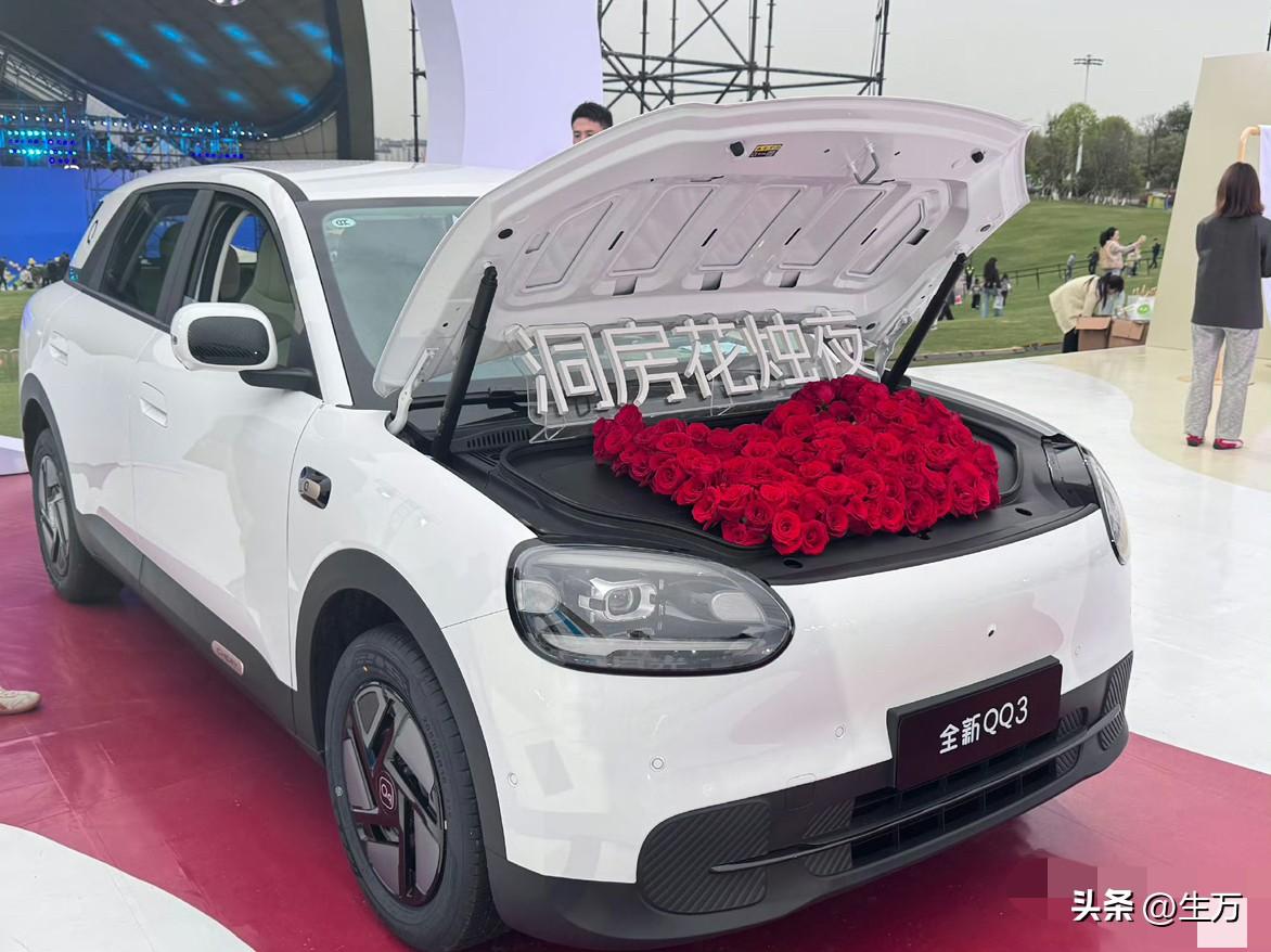 今天晚上有两款新车，一个是新款坦克700，，另外一个就是QQ，一个起价5.89万