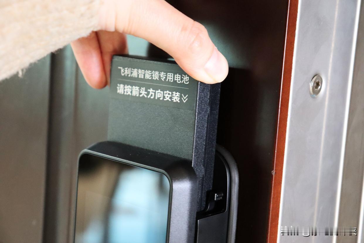 你有没有花大几千买个智能锁，结果用起来比机械锁还憋屈的经历？我因为工作和装修原因