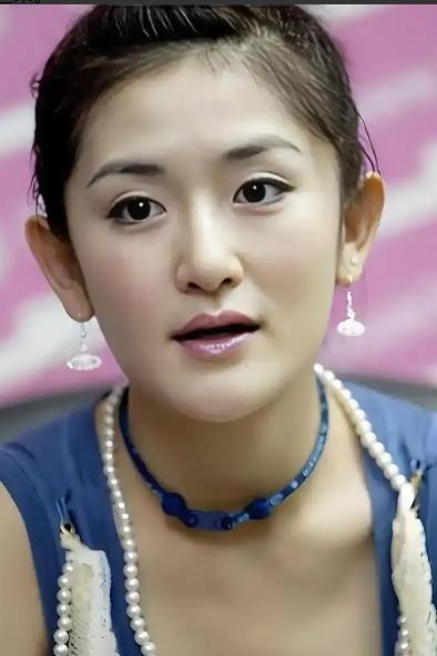 一次，谢娜在包文婧那借了3万澳元，后来还给她3万人民币，包文婧闷闷不乐，直接问她